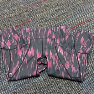 Merrell leggings with side pockets Size Small